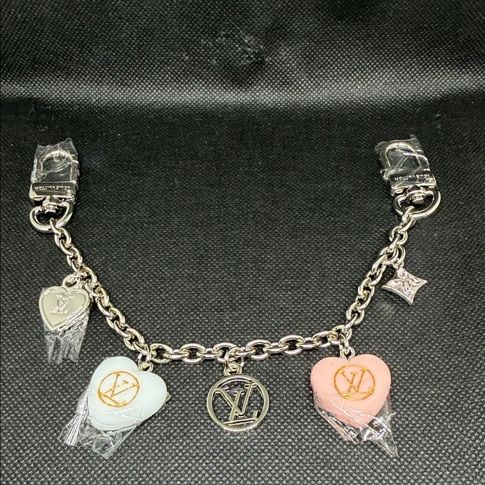 ✅ PRICE IS FIRM ✅ FASHION Silver Bag Charm Chain with  Blue and Pink Heart